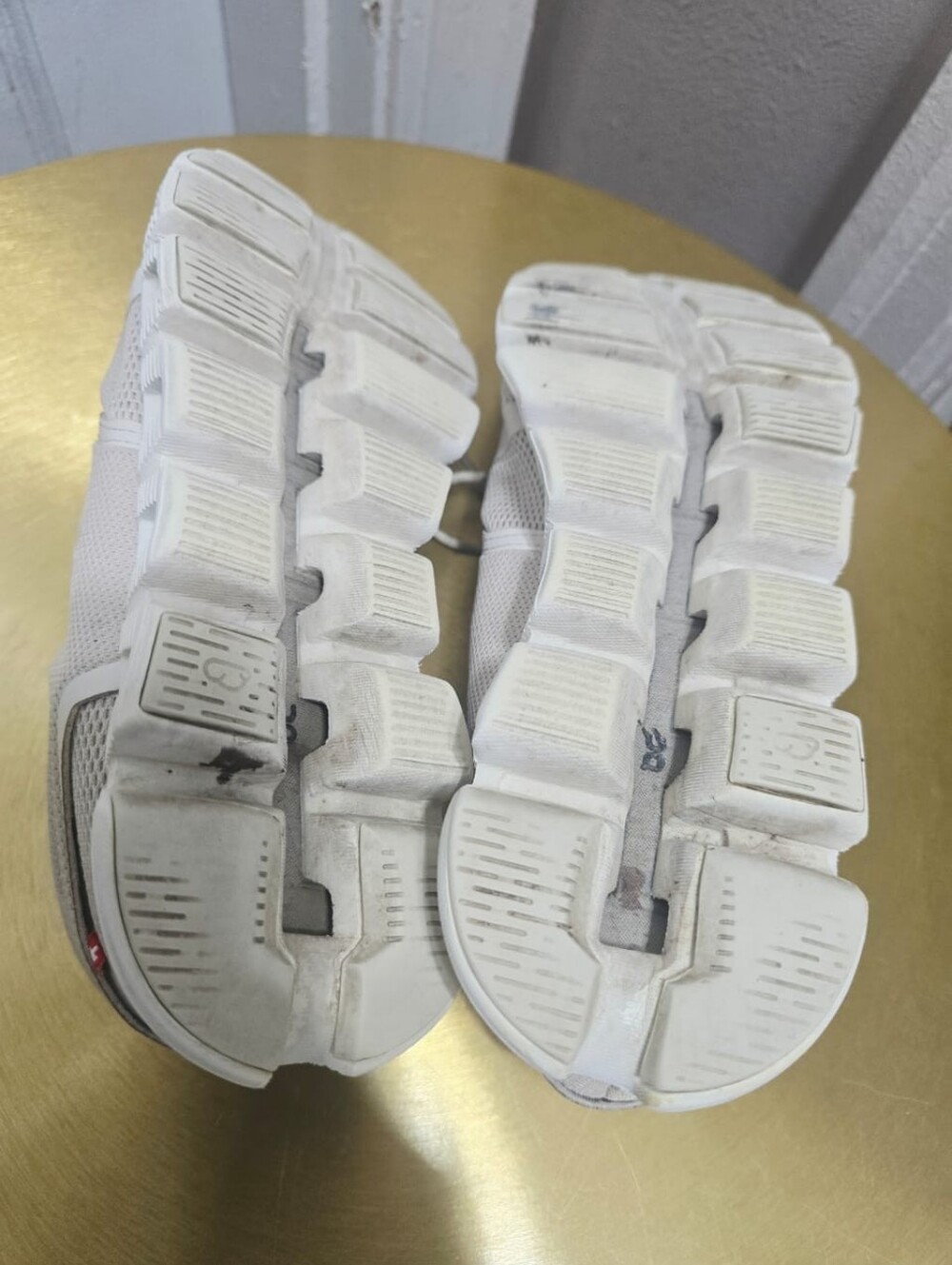 On Running Cloud 5 Women's All White Running Athletic Casual Size 8.5 - Picture 8 of 10